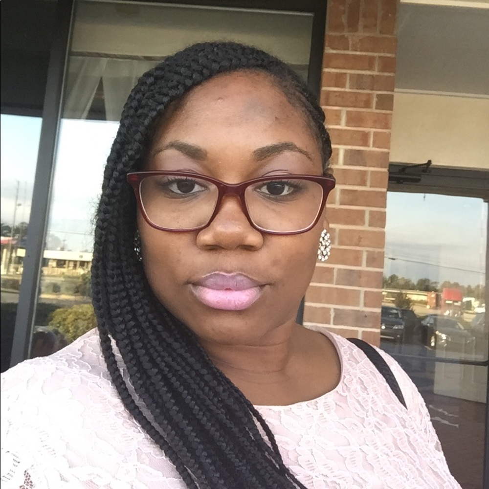 Meet your Posher, Latoya